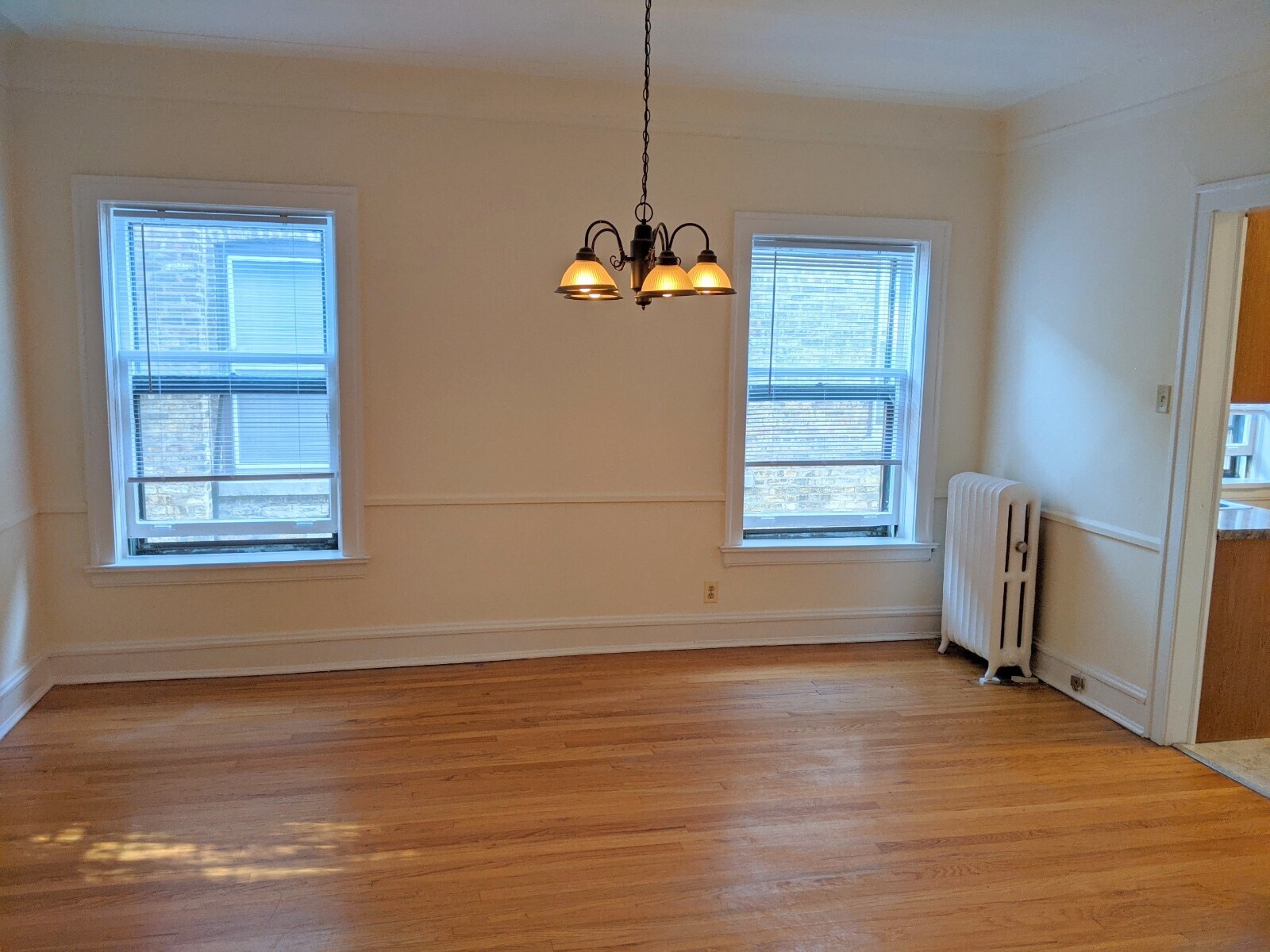 Building Photo - 731 Hinman Ave