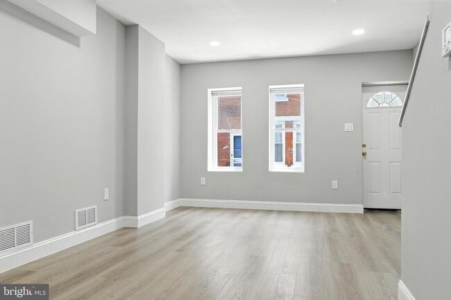 Building Photo - 1722 S Mole St