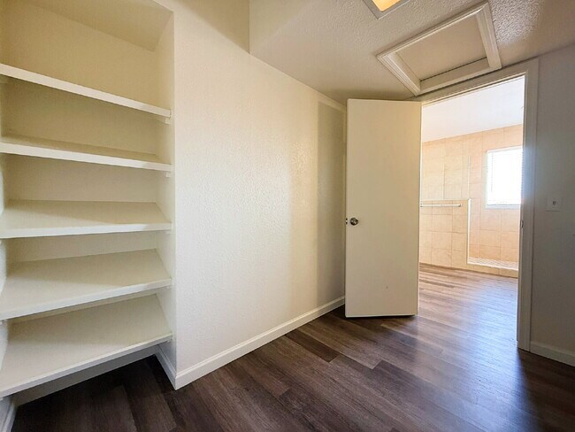 Building Photo - Spacious Garden Lakes Beauty – Vaulted Ceilings, 3-Car Garage & Stunning Upgrades!