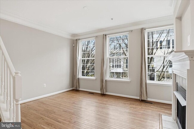 Building Photo - 5053 Kilburn St