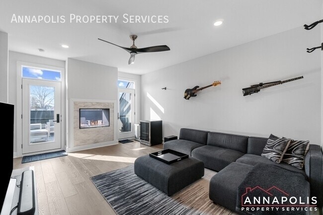 Building Photo - 285 West St