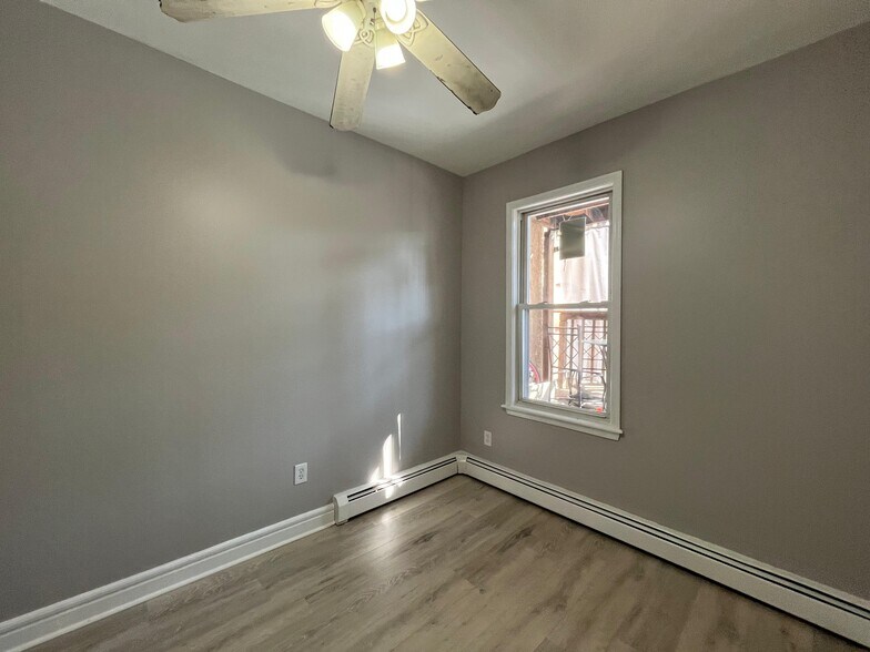 Building Photo - 426 Kennedy Blvd