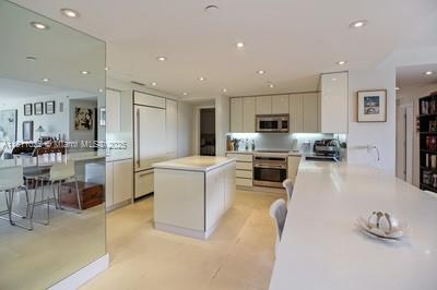 Building Photo - 650 Ocean Dr