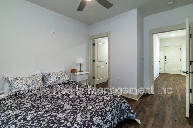 Building Photo - 1110 Franck St