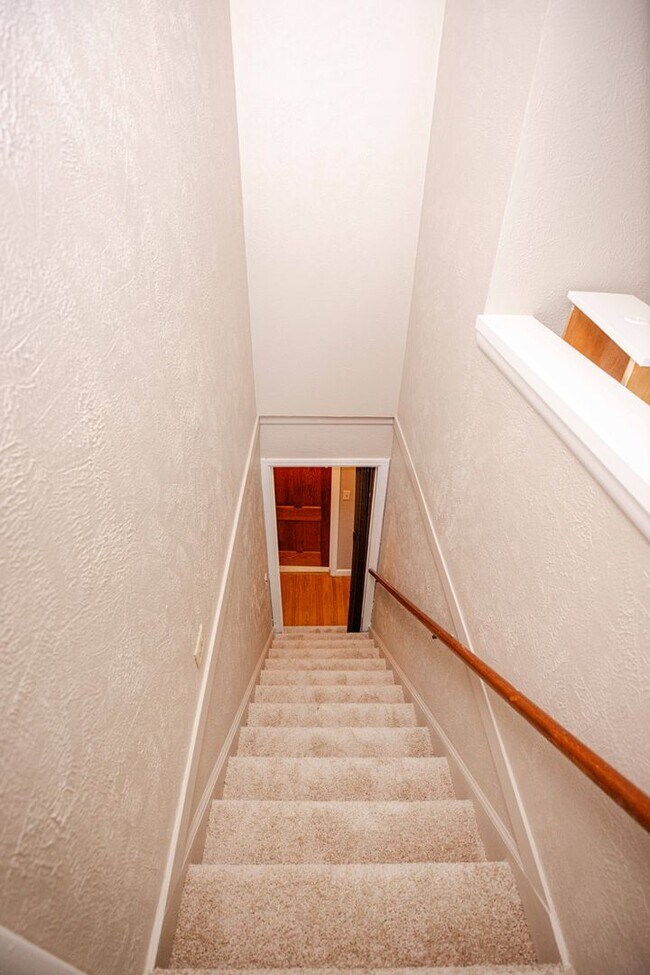 Building Photo - West Toledo 3 Bedroom