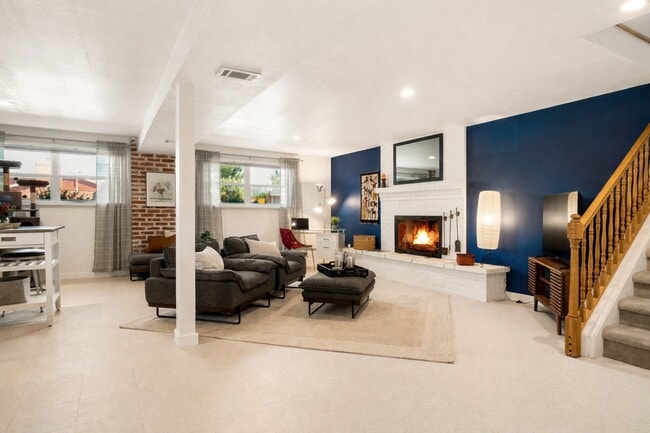 Building Photo - 6123 S Madison Dr