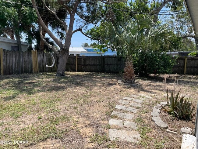 Building Photo - 66 River Dr