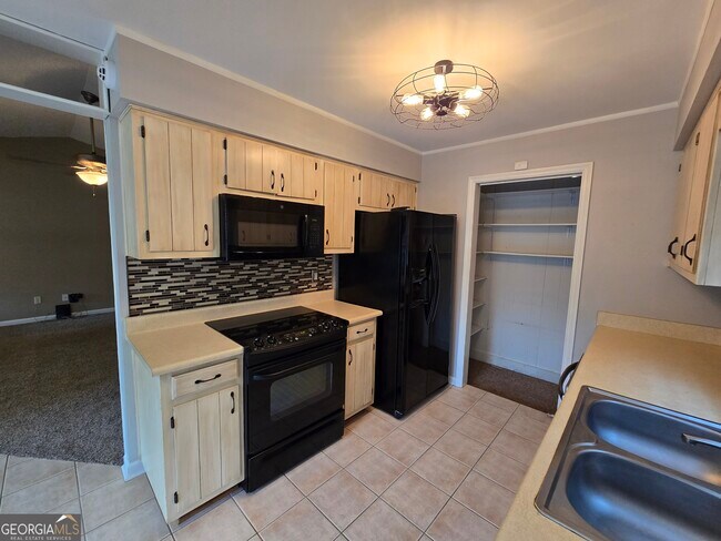 Building Photo - 127 Summerfield Dr