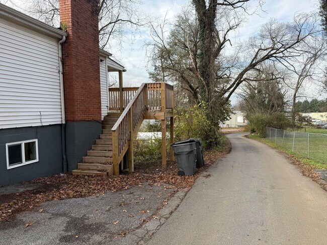 Building Photo - 221 Taylor St