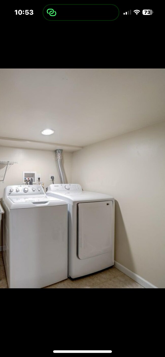 Building Photo - 2883 Kelly Sq