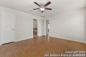 Building Photo - 2122 York Dr