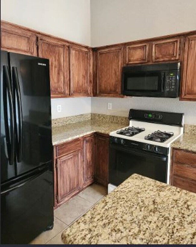 Building Photo - Beautiful 3 Bed 2.5 Bath Home in Grand Prairie, TX