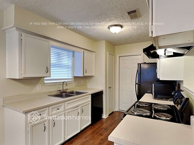 Building Photo - 16915 Bally Castle Dr