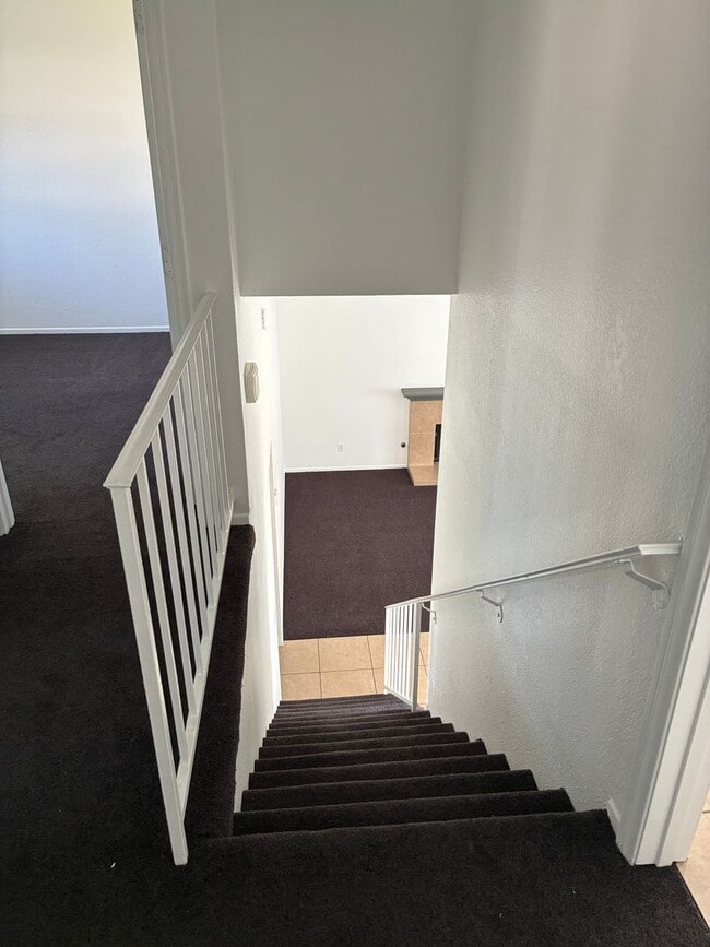 Building Photo - Move-in Ready New Paint & New Carpet 3 bed 2.5 bath La Sierra Home