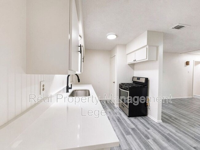 Building Photo - 1021 Irene Dr