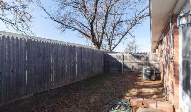 Building Photo - Homes on Austin