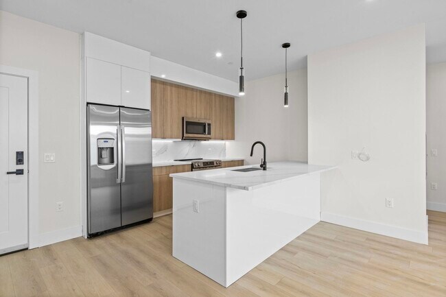 Building Photo - 4525 Bergenwood Ave