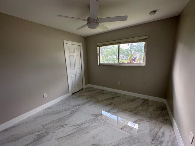 Building Photo - 765 E Dayton Cir