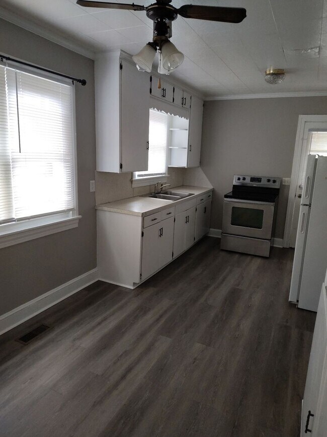 Building Photo - 3 Bedroom 1 Bathroom in the Heart of Asheboro