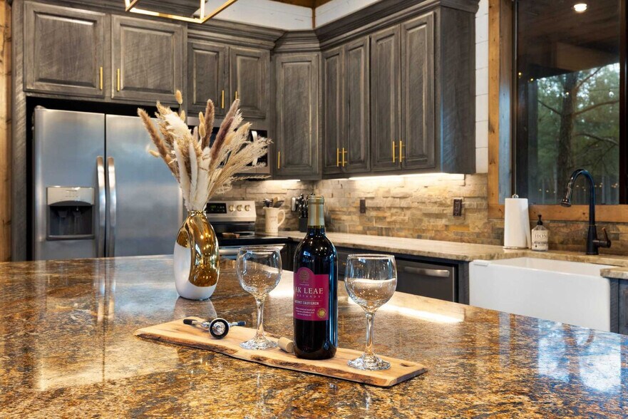 Building Photo - 222 Lost Creek Trl