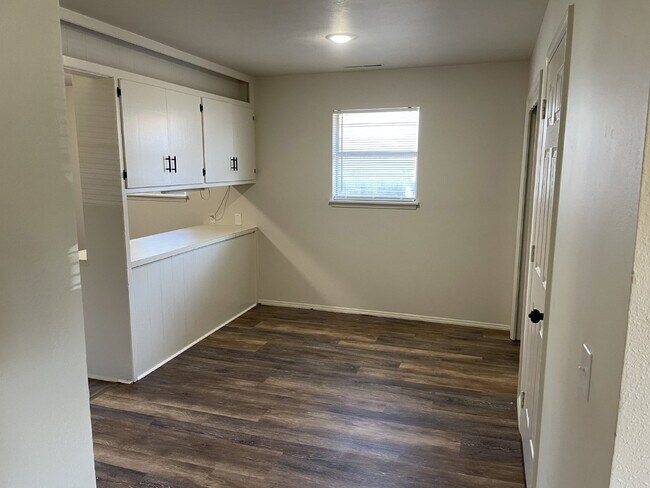 Building Photo - 3 Bedroom in Bethany