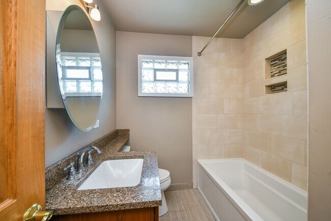 Building Photo - 36 Robin Hill Dr