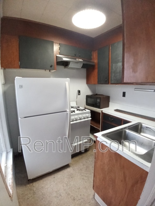 Building Photo - 810 S University Ave