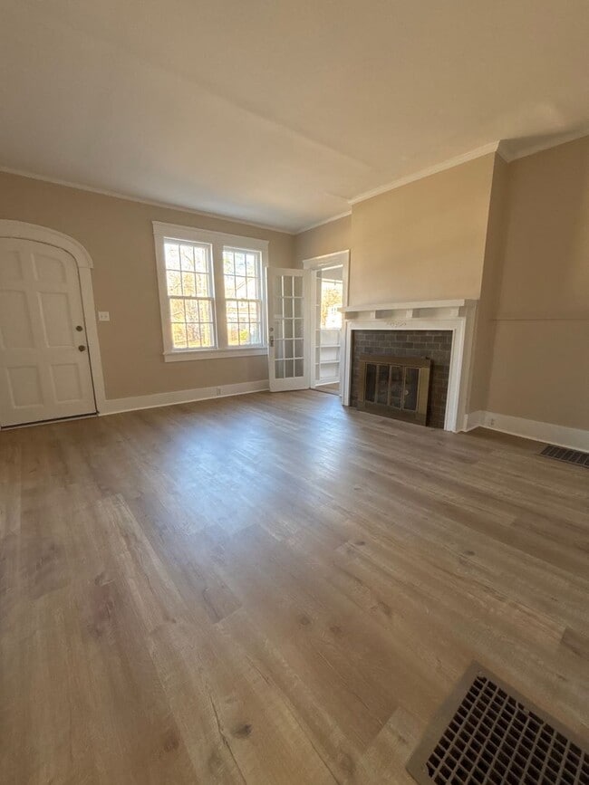 Building Photo - Deposit Special! You're Home Awaits