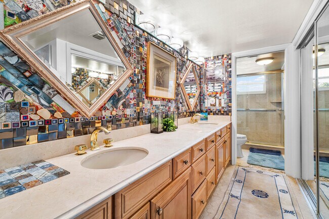 Building Photo - 374 Golfview Rd