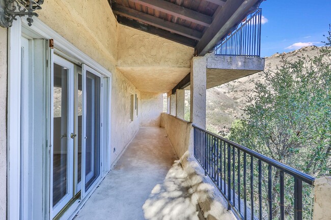 Building Photo - MOVE-IN READY, Bell Canyon 4BR w/views + o...