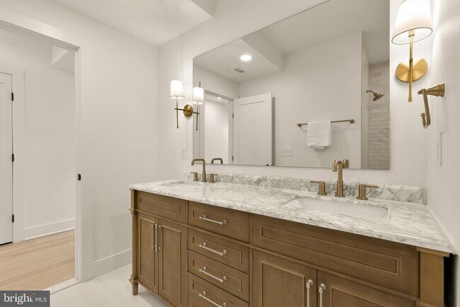 Building Photo - 1706 Bay St SE