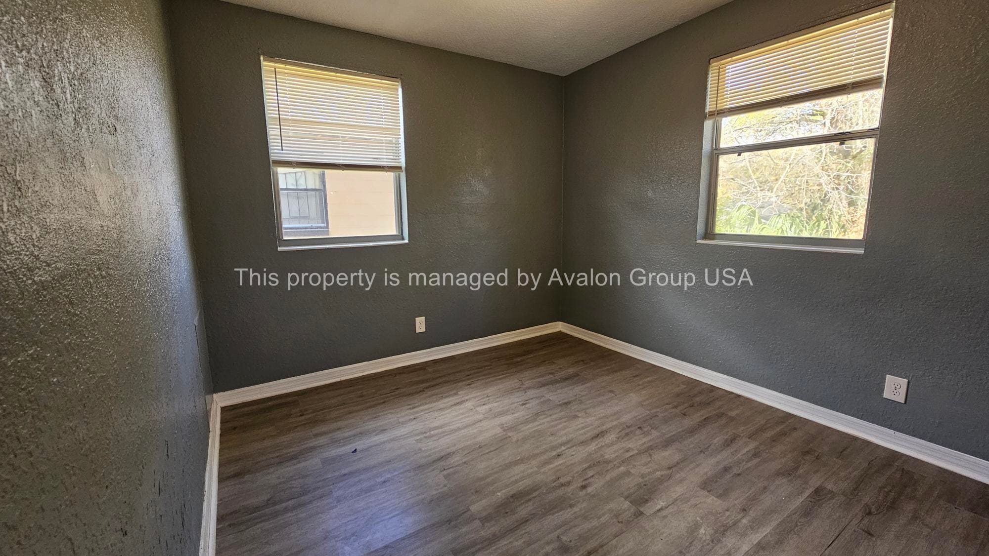 Building Photo - 1459 W 20th St