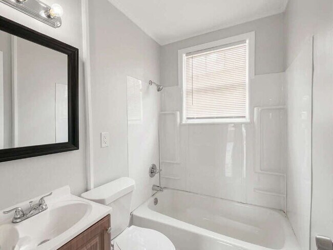 Building Photo - 159 Munson Dr