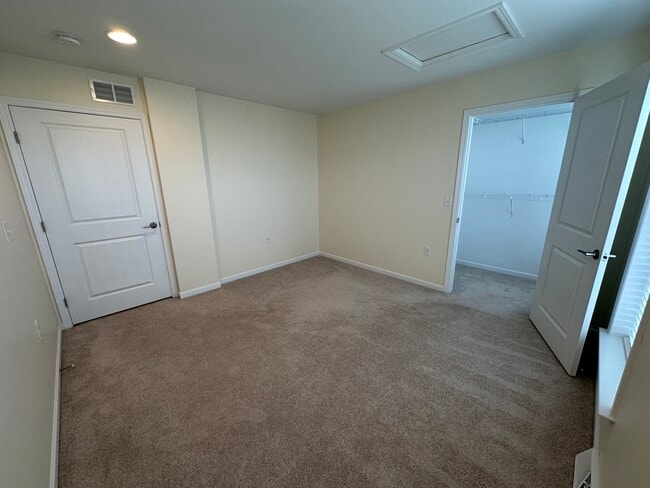 Building Photo - 410 Mayer Pl