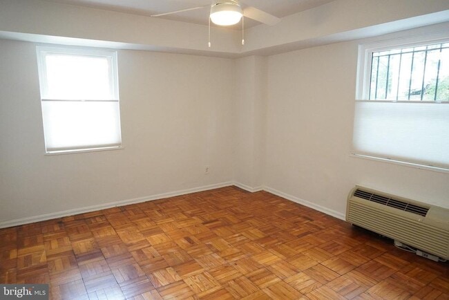 Building Photo - 1801 Clydesdale Pl NW