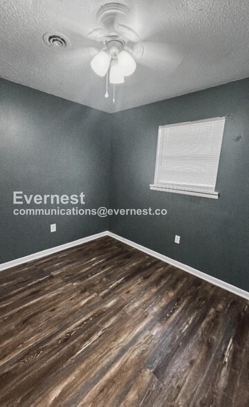 Building Photo - 4922 E Willow St