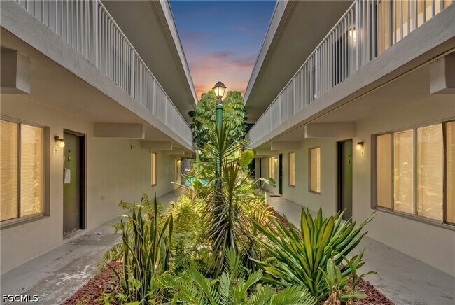 Building Photo - 1830 Maravilla Ave