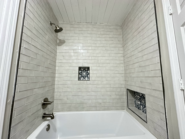 Building Photo - 572-574 Wedgewood Dr.