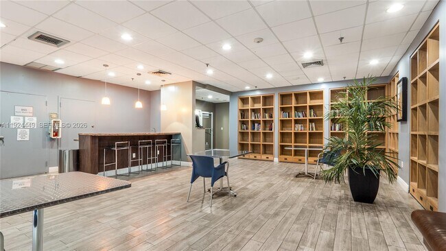 Building Photo - 850 N Miami Ave