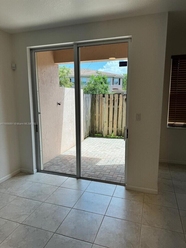 Building Photo - 297 Las Brisas Cir