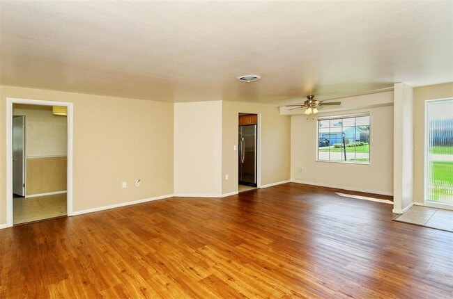 Building Photo - 3137 Lockwood Terrace