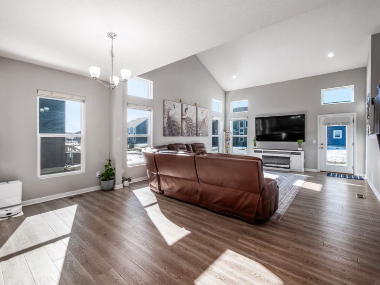 Building Photo - 127 Silver Pne Ln