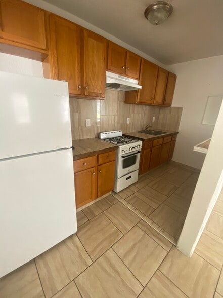 Kitchen w passthrough to LR - 8910 Collins Ave