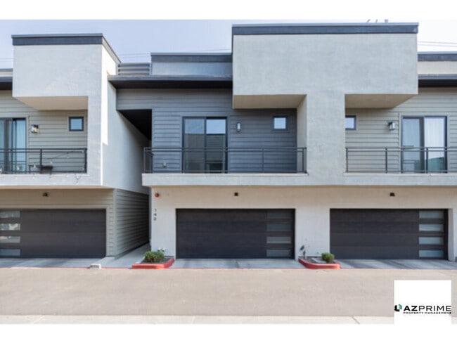 Building Photo - Live the Luxe Lifestyle in this Stunning 3...