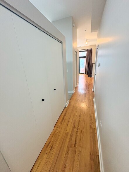 Building Photo - 2 S Leavitt St