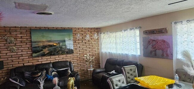 Building Photo - 5927 Moonmist Dr