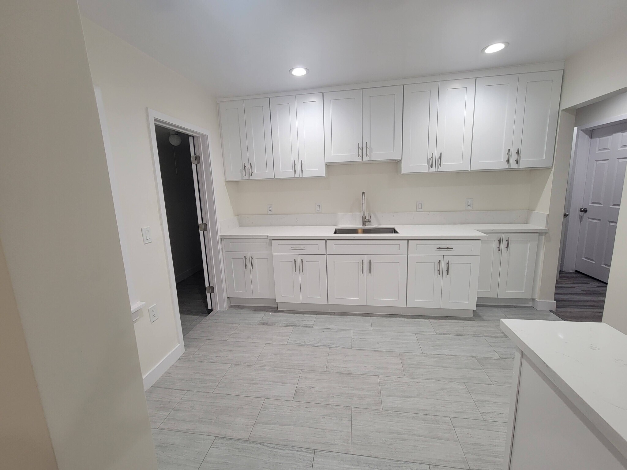 Kitchen - 2216 S Bronson Ave