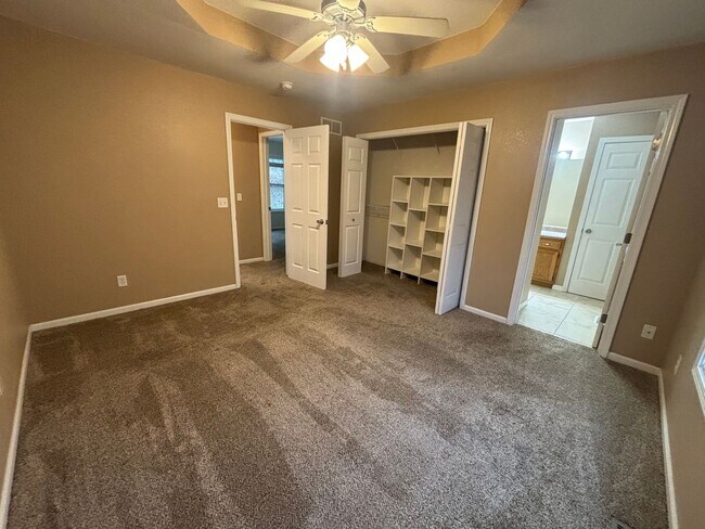 Building Photo - Beautiful 3 Bed • 3 Bath Split-Level Home — Lake Ozark, MO