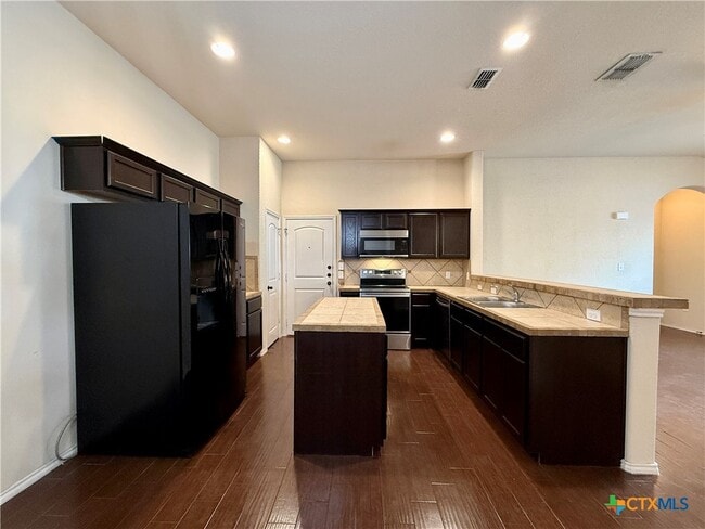 Building Photo - 685 Creekside Cir