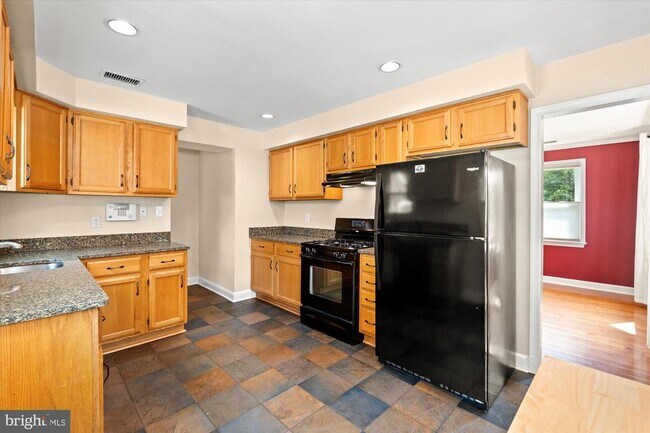 Building Photo - 16 E Braddock Rd